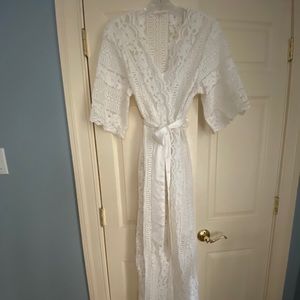 Long lace robe w/ satin tie and short slip sz 6-12